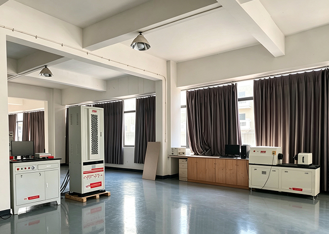 Jinan Liling testing machine after-sales team went to Fujian customer site to carry out equipment debugging work.
