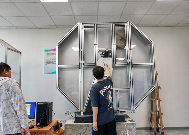 On-site debugging by customers | The composite photographic inspection system is being tested on the ground.